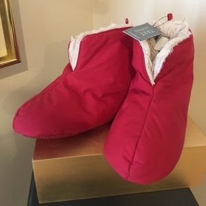 NWT sz xs/s (5/6) red plush duvet slippers